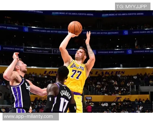 东契奇罚球失误遗憾错过赛季首场50分里夫斯无奈呼喊罚进一个啊