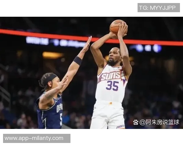 弗菲表现出色6投3中贡献12分3篮板1助攻1盖帽展现实力