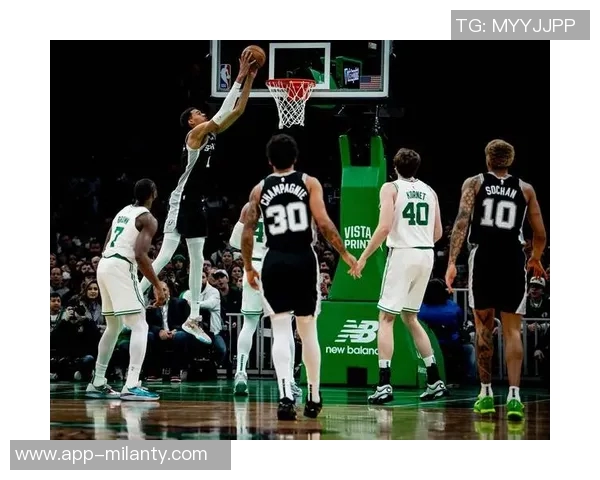 文班亚马篮下强势封盖卡明斯基震撼全场引发热议