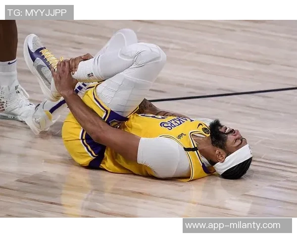 浓眉再遇伤病困扰首节小腿受伤退赛仅得4分4板表现受限